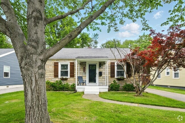Building Photo - 421 Marquette Dr Rental