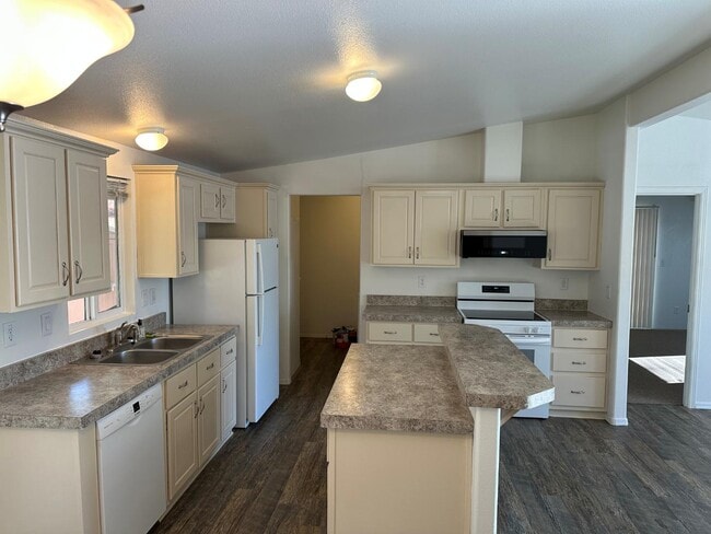 Photo - 100 Aria St