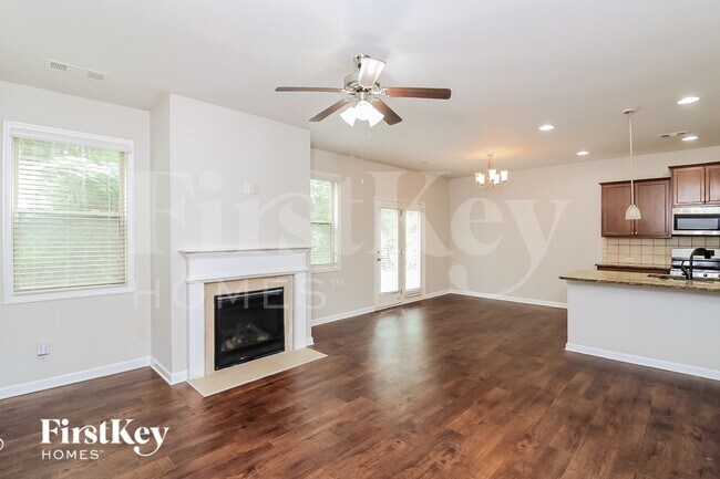 Photo - 404 Silverwood Dr