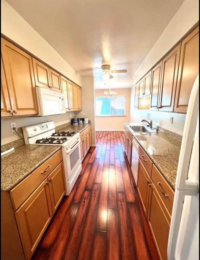 Photo - 511 W 5th St