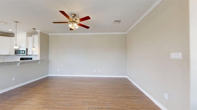 Photo - 2139 Big River St