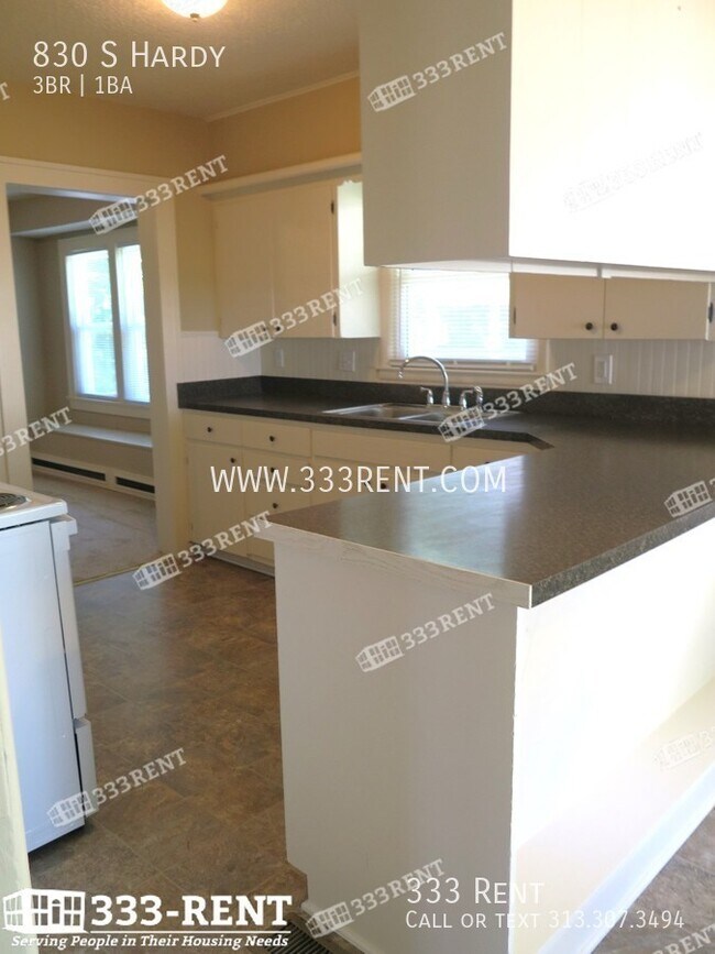 Photo - 830 S Hardy-