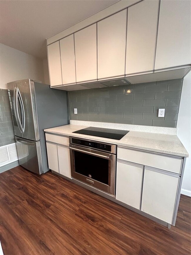 Photo - 901 E 40th St Unit 302