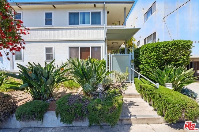 Photo - 1929 Tamarind Ave Unit 12