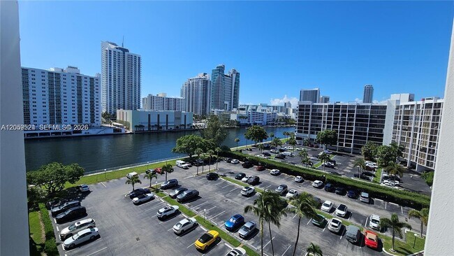 Photo - 800 Parkview Dr Unit 716
