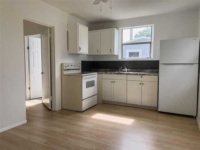 Photo - 12846 Florida Ave Unidad 12846