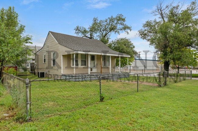 Photo - 1501 S Walnut St