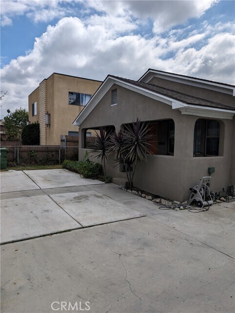 Photo - 4942 Navarro St