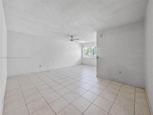 Photo - 2430 NE 135th St Unit 303