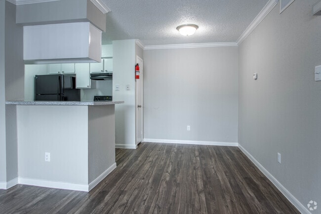 1 BR, 1 BA - 630 SF