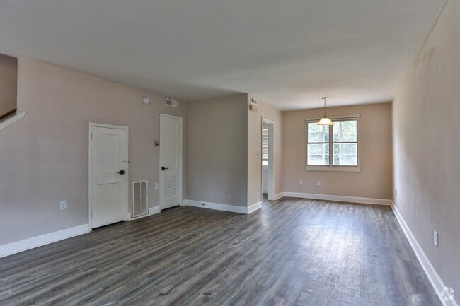 Photo - The Oaks at Anderson Apartments