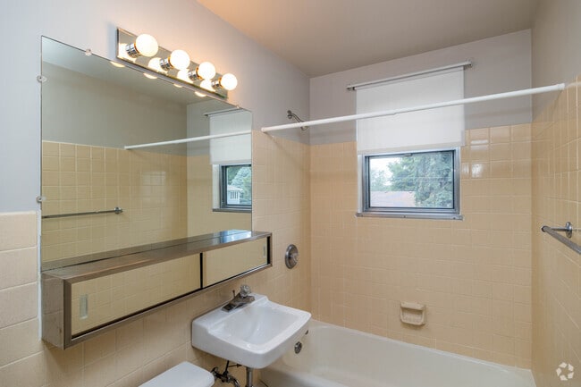 1BR, Den - 710SF - Bathroom