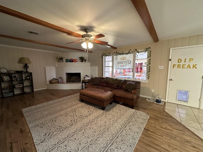 Photo - 3011 55th St