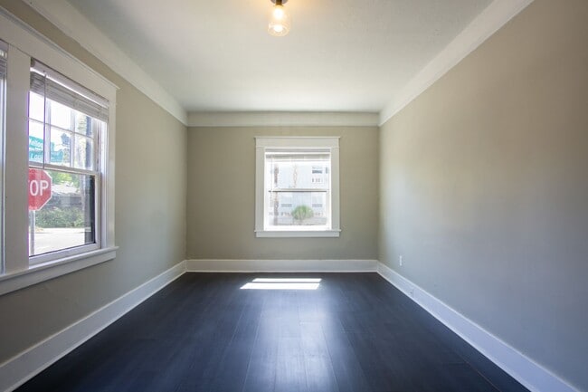 Photo - St. Johns Cool-Contemporary Studio Unit 01