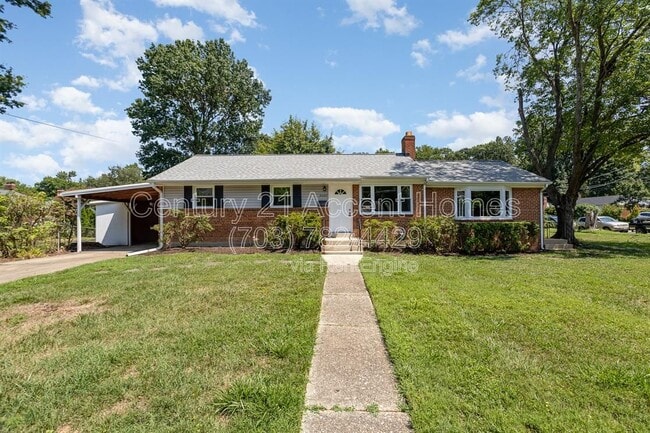 Building Photo - 3233 Holly Hill Dr