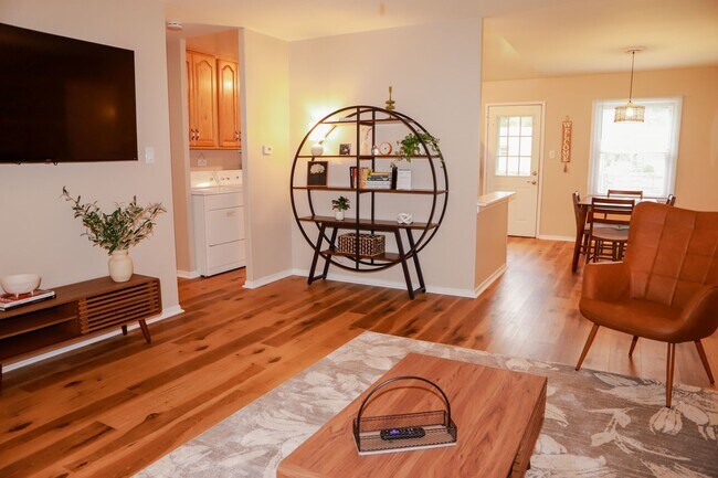 Photo - 1714 Carolyn Dr