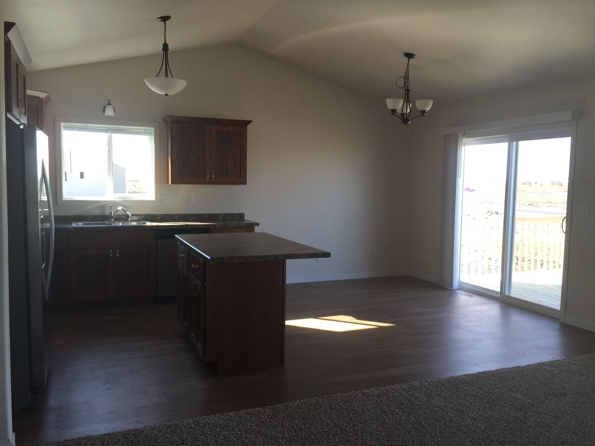 Photo - 3 Bed 2 Bath Twin Home