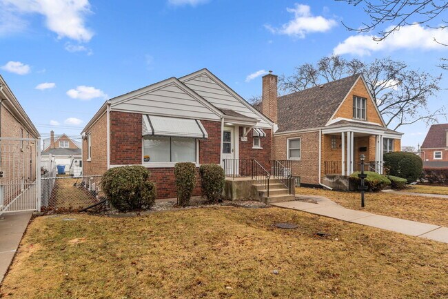 Photo - 5251 S Hamlin Ave