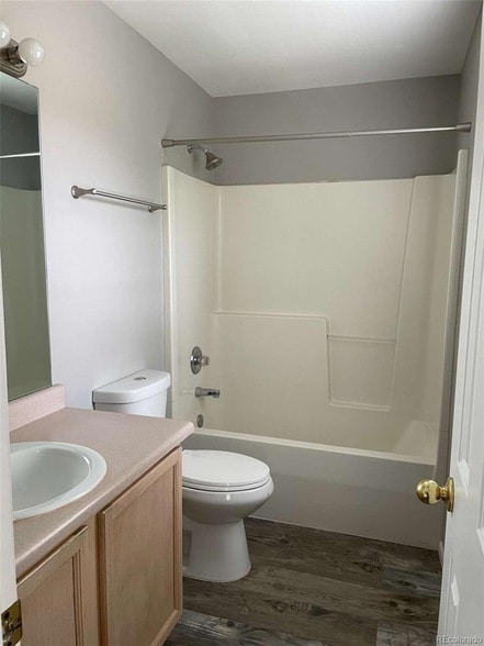 Photo - 32 N Harlan St