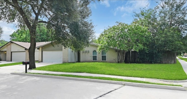 Photo - 2239 Fairgreen Dr