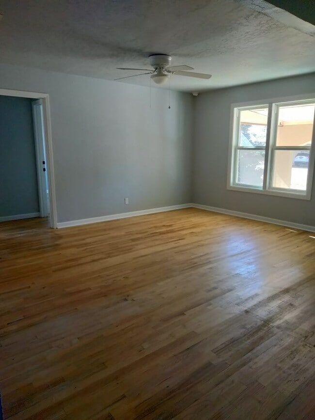 Photo - Beautiful Newly Renovated 3 Bedroom Home! ...
