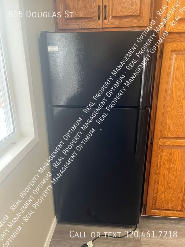 Photo - 815 Douglas St