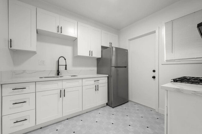 Photo - 3339 Stocker St W Unit 1a