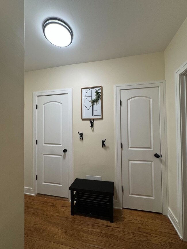 Photo - 610 E 74th St Unidad 1B