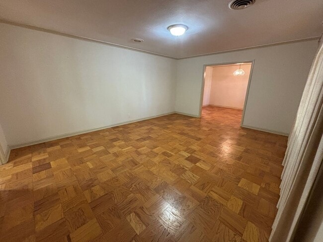 Photo - Large home in Brooadmor!