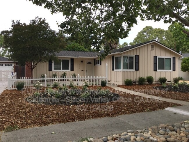 Building Photo - 2113 Parkwood Way