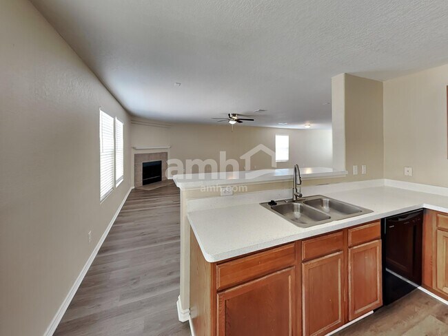 Photo - 512 Hinge Loop