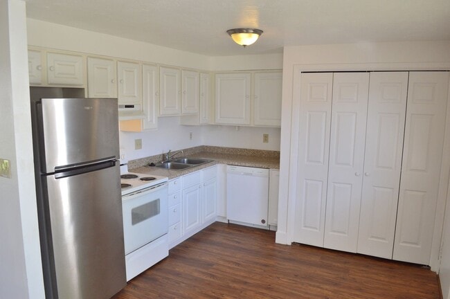 Photo - Walton Ln Duplex Unidad 137 Walton Ln