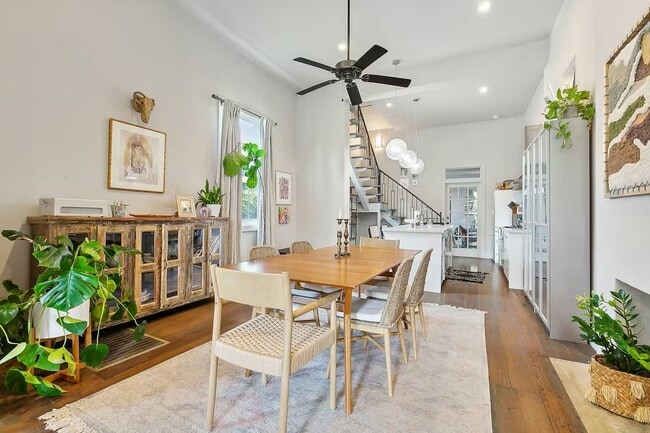 Photo - 719 Philip St