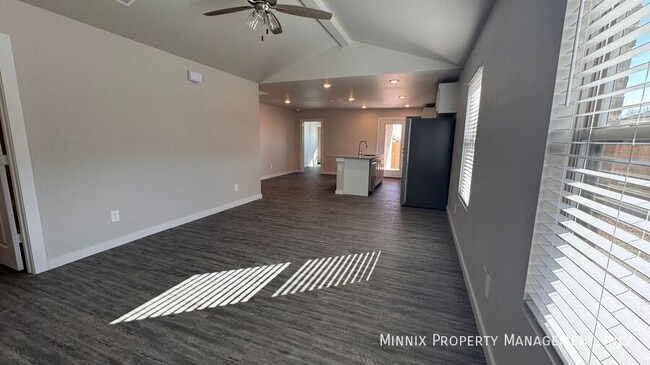 Photo - 306 E 77th St