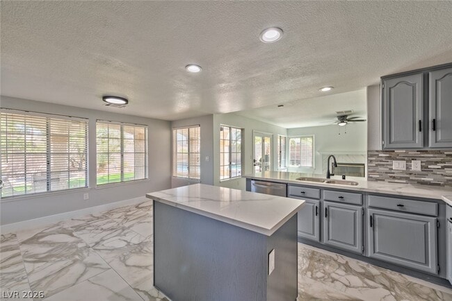 Photo - 800 Overview Dr