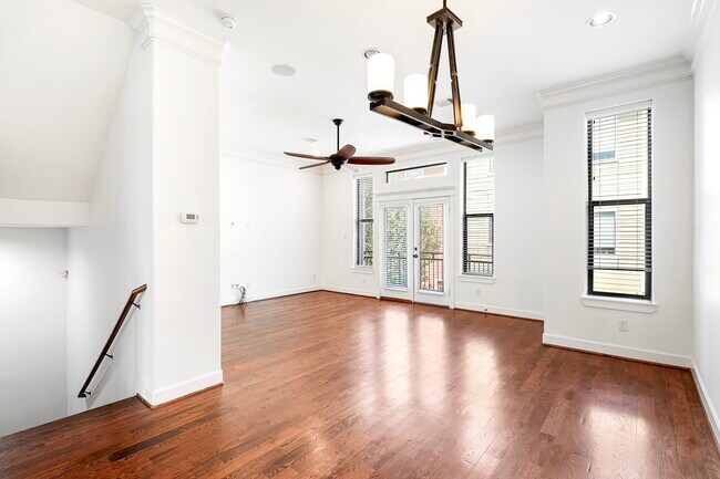 Photo - 612 W 27th St