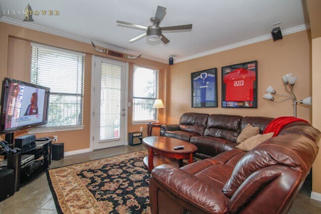 Photo - PRELEASE 8/15/2025 3 bed 2 bath Unit 506