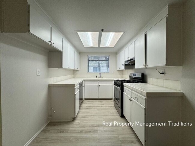 Photo - 2 + 2 Townhouse in Lancaster