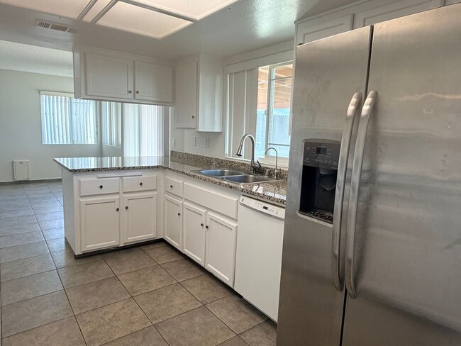 Photo - 3+2.5 Two Story in Tehachapi City