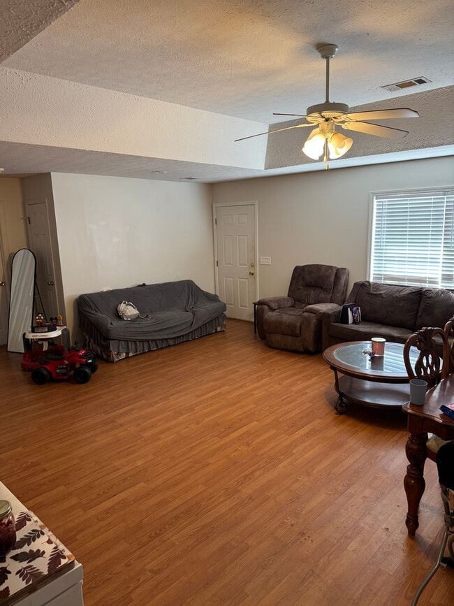 Building Photo - Meagan 742-744 Unit Meagan 742