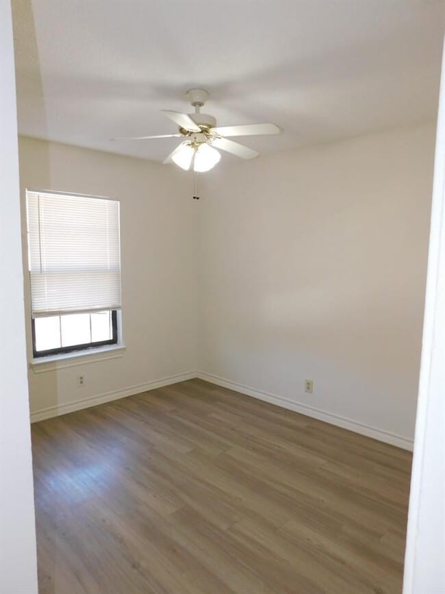 Photo - 1002 Southwalk St