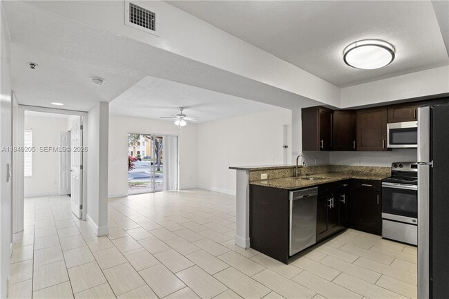 Building Photo - 5570 NW 61st St Unit 903