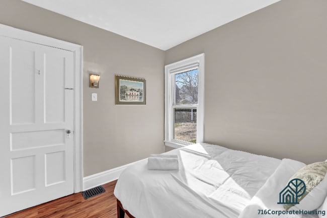 Photo - 1560 Delaware Ave Unit 1