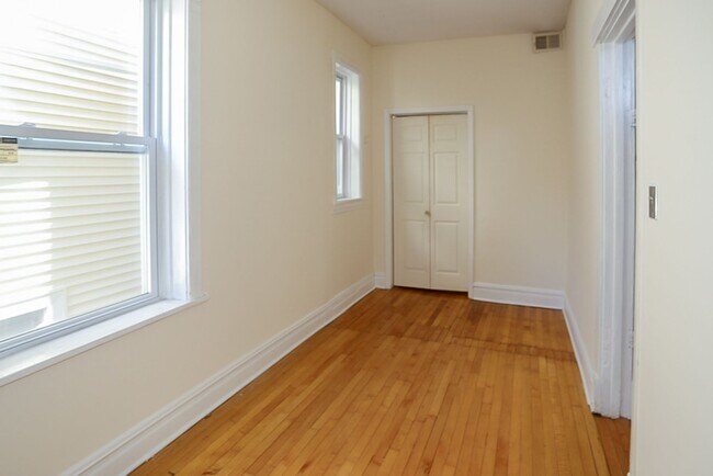 Photo - 2326 N Southport Ave Unit 2