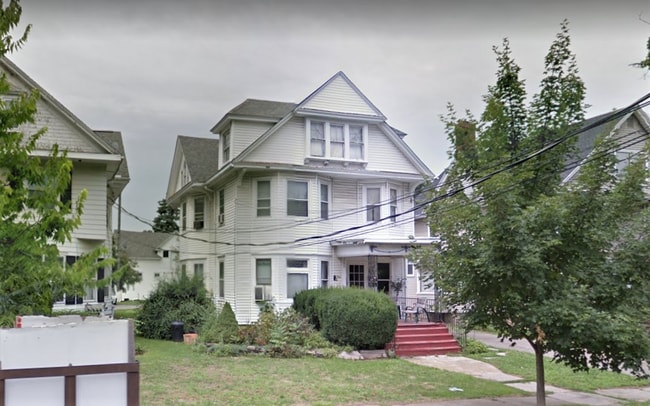Front Building 1 - 906 West Ave Unit Apt B