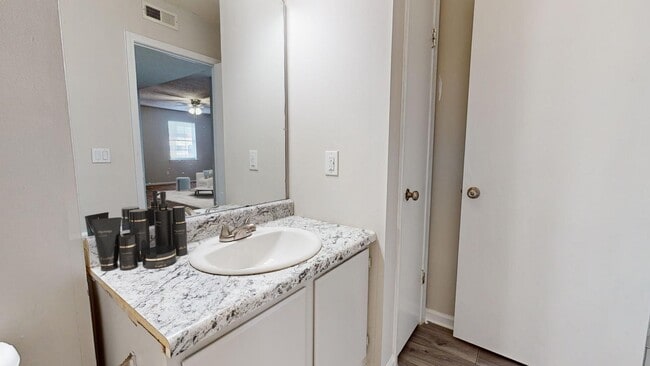 Photo - Valley Square Apartments