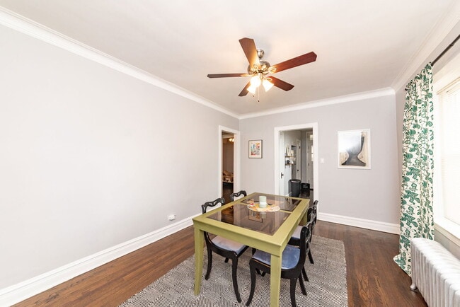 Building Photo - 4014 W Nelson St Unit 1