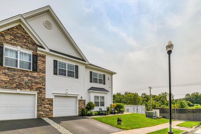 Photo - 1529 Paxton Ln