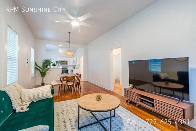 2812 N 27th St
