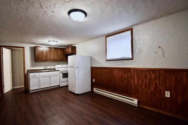 Building Photo - 63 6th Ave N Unit 4